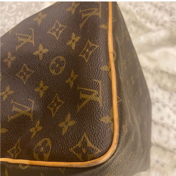 Authentic Louis Vuitton Monogram Speedy 30 - Picture 9 of 10